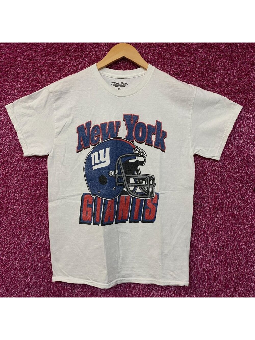 Junk Food Clothing NFL New York Giants Throwback Helmet Logo T-Shirt Small